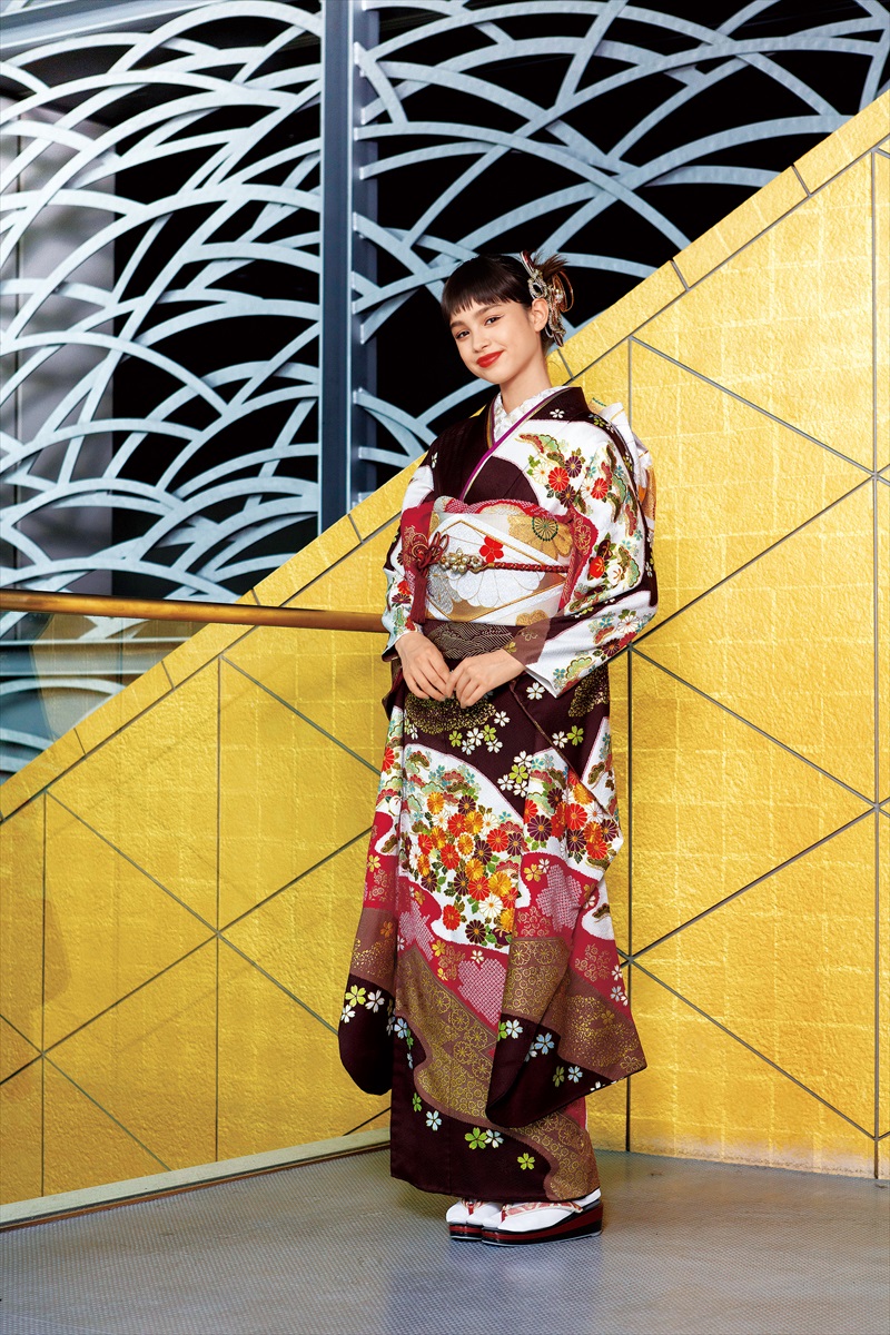 京友禅絞り染、刺繍美術、桶絞り工芸　新品正絹産着純古典四季花毬鈴文 特選京友禅絞り染、刺繍美術、桶絞り工芸 新品正絹産着（お祝着）